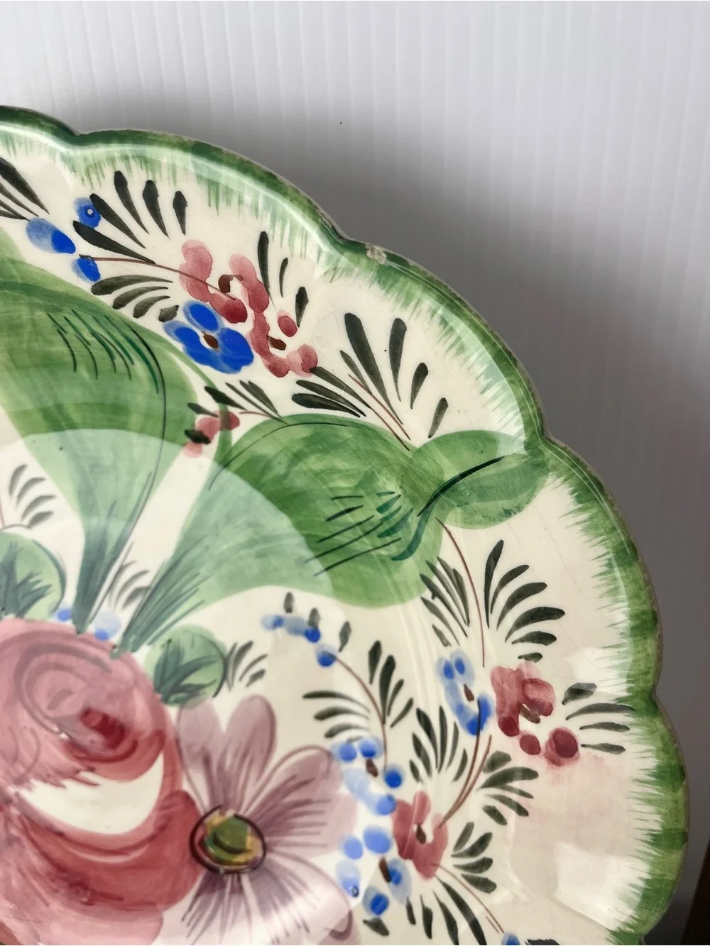 Nove Rose Hand Painted Italian Majolica Serving Bowl 11.5”